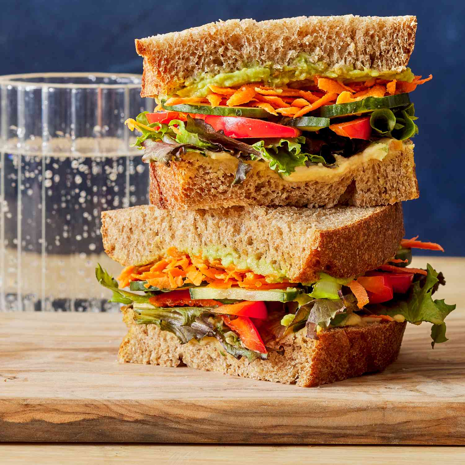 Veggie & hummus sandwich