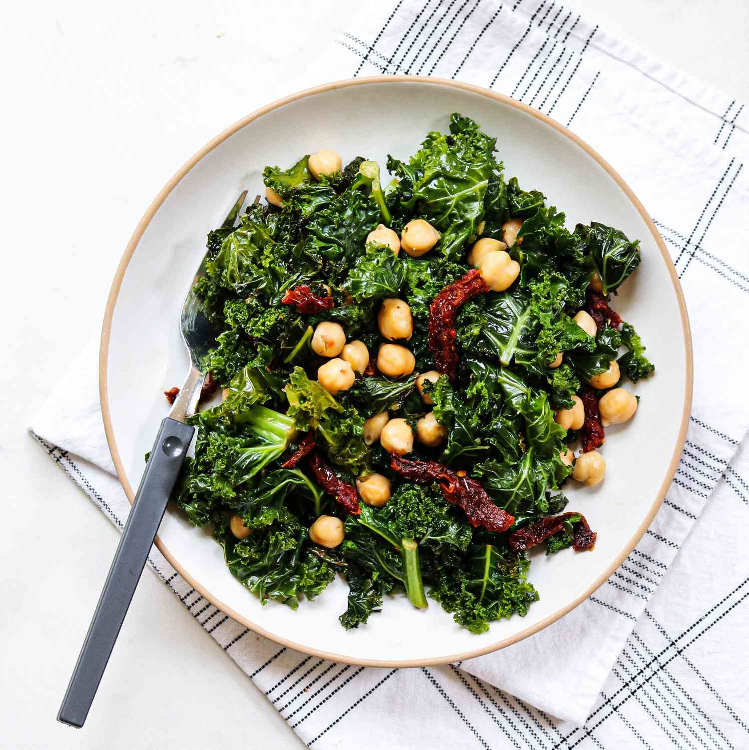 3 ingredient chickpea, kale pepper salad