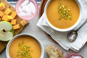 slow-cooker vegan butternut squash soup with apple