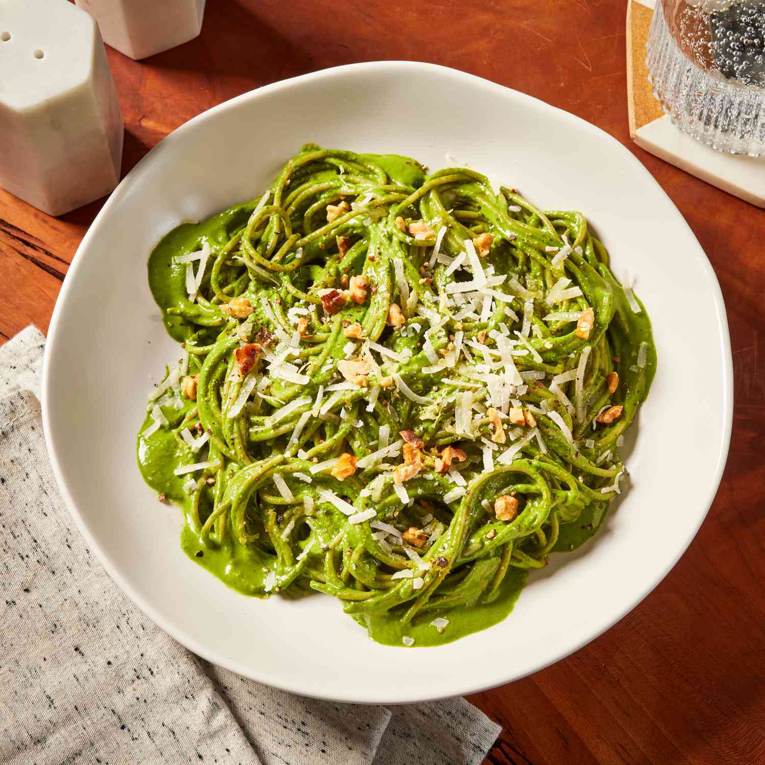 a recipe photo of the Easy Spaghetti with Spinach Sauce