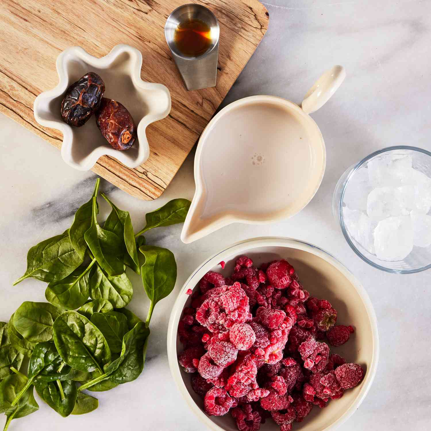 the ingredients to make the Anti-Inflammatory Raspberry & Spinach Smoothie